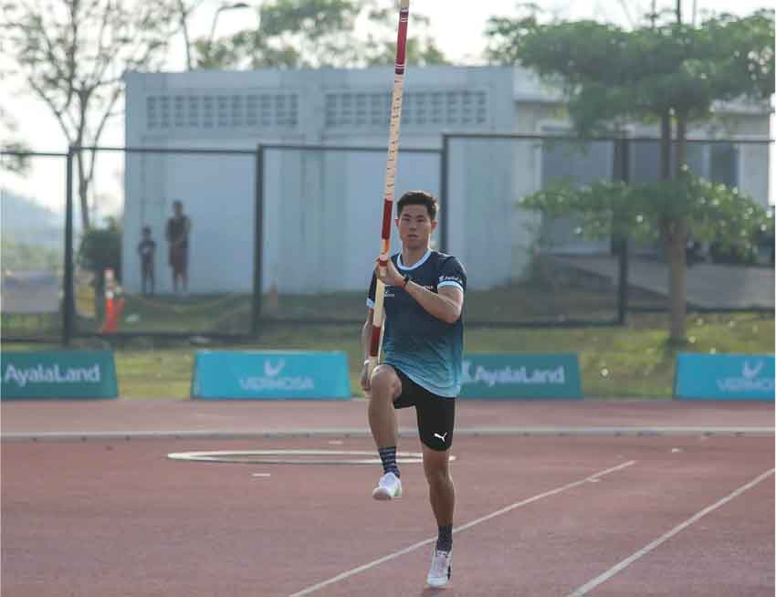 international-pole-vaulter